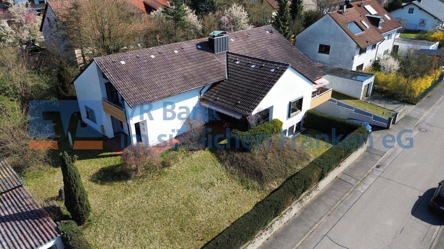 Immobilie in Windsbach - Viel Platz für zwei Generationen - Ihr Zuhause in ruhiger Lage Windsbachs - Bild 0