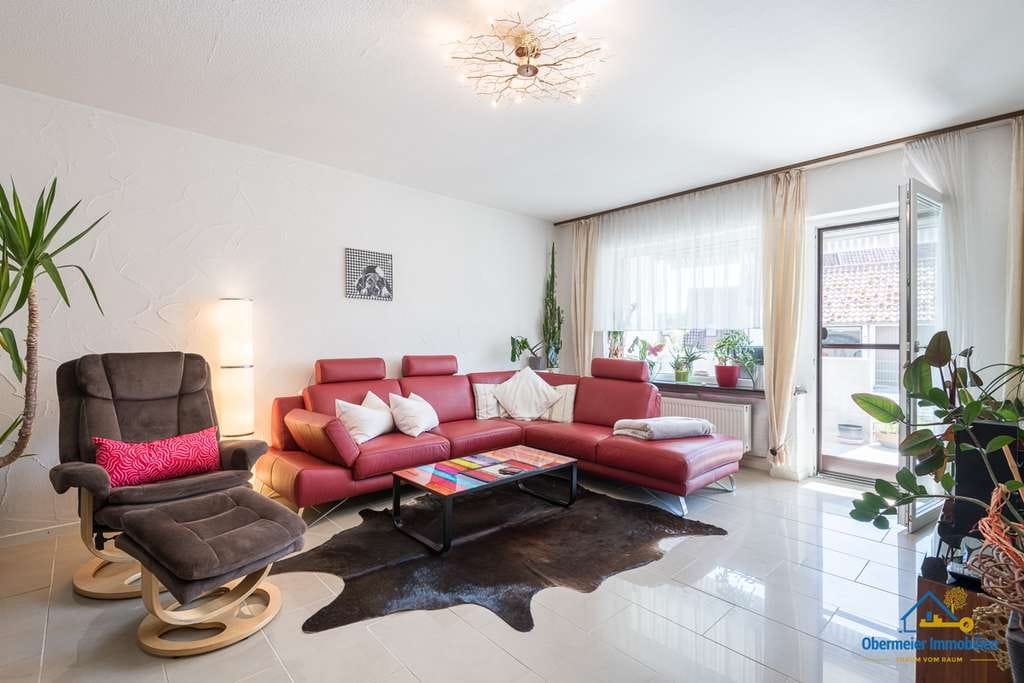 Immobilie in Regenstauf - Stilvolle Erdgeschosswohnung mit Loggia & Garten in ruhiger Lage - Bild 2
