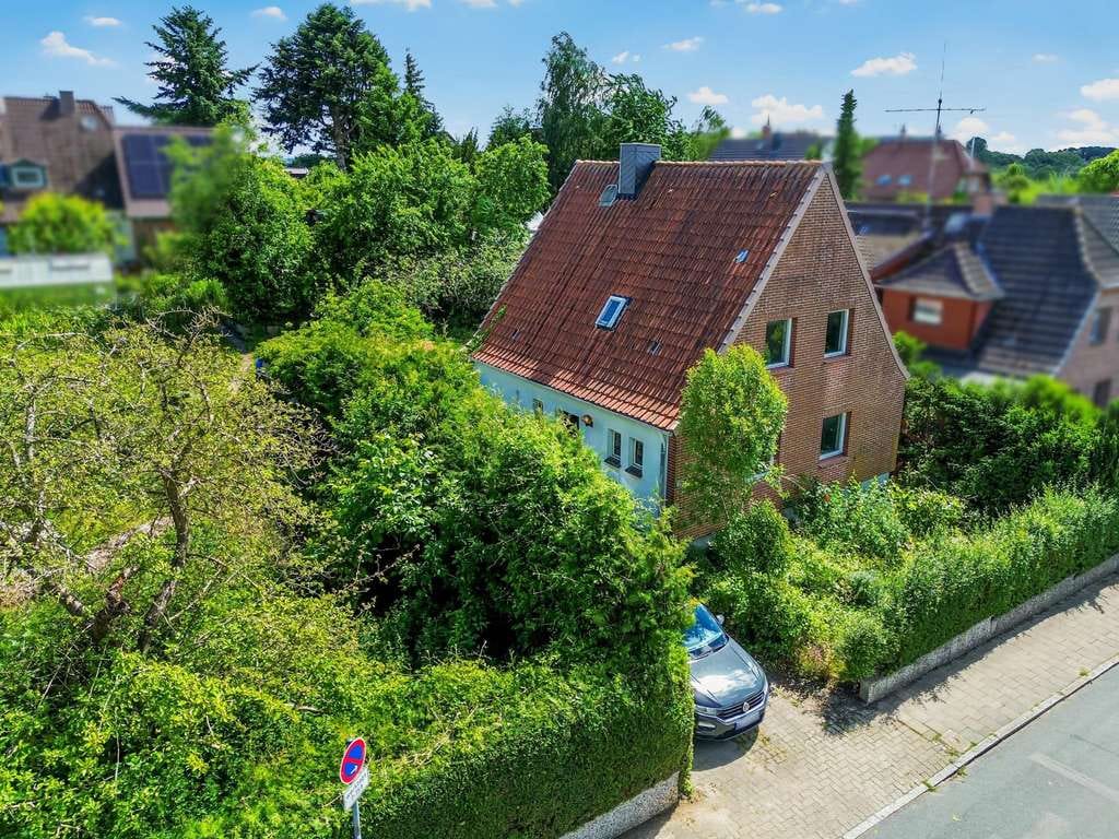Immobilie in Plön - Freistehendes Einfamilienhaus in Plön – Sanierungsobjekt mit Potenzial - Bild 0