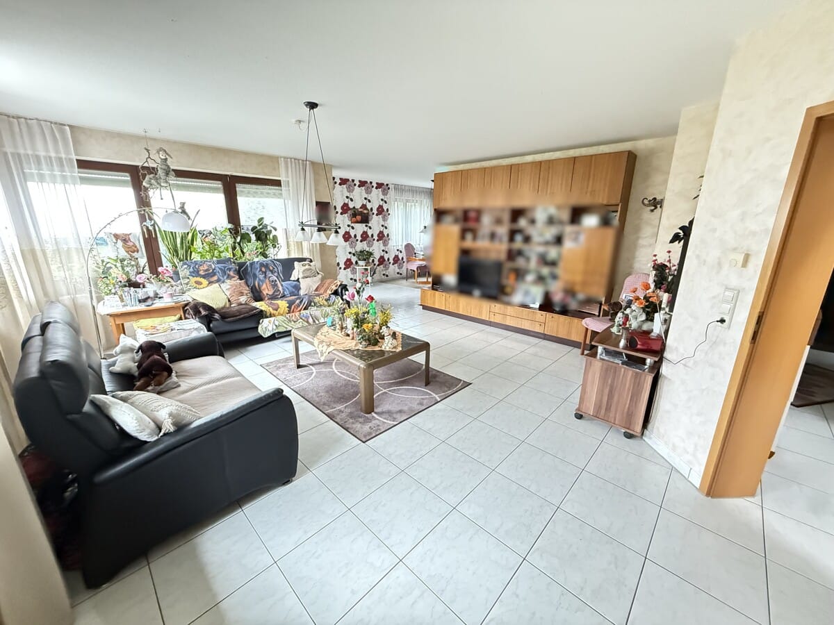 Immobilie in Obersontheim - SCHÖNES EINFAMILIENWOHNHAUS MIT GARTEN UND GARAGE - Bild 4