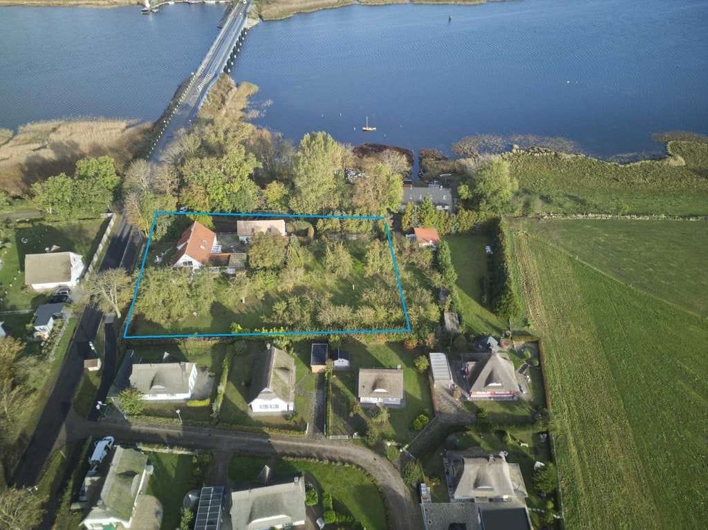 Immobilie in Ummanz - EINMALIG: Wassergrundstück auf der Insel Rügen -EFH mit Fewo + separatem Ferienhaus u.3.800m² Land - Bild 1