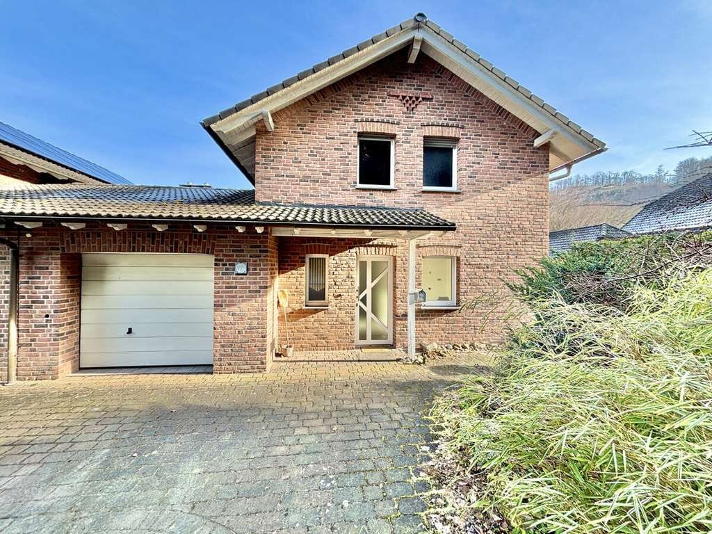 Immobilie in Herdorf - **Modernes Einfamilienhaus mit Garten und Garage in ruhiger Lage von Herdorf** - Bild 1