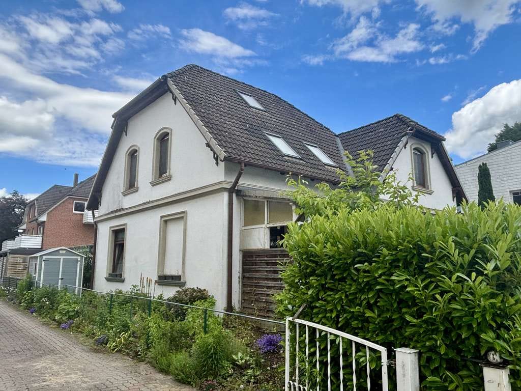 Immobilie in Bad Bramstedt - Bezugsfreie Eigentumswohnung über zwei Ebenen mit Gartenanteil und Carport (provisionsfrei). - Bild 2