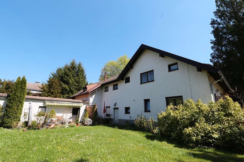 Immobilie in Starnberg - !! RARITÄT am SEE !! idyllisches JUWEL * 4-Zimmer-Dachgeschosstraum * Balkon und Gartennutzung * - Bild 2