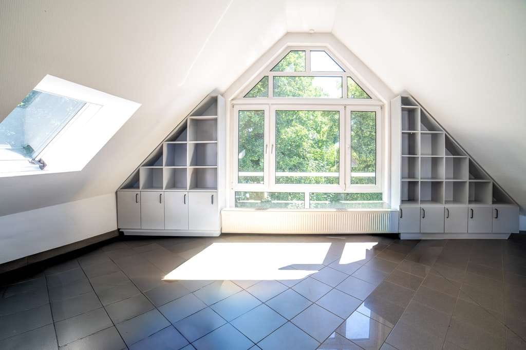 Immobilie in Schöneiche bei Berlin - Vielseitige Dachgeschosswohnung in ruhiger Lage von Schöneiche - Bild 1