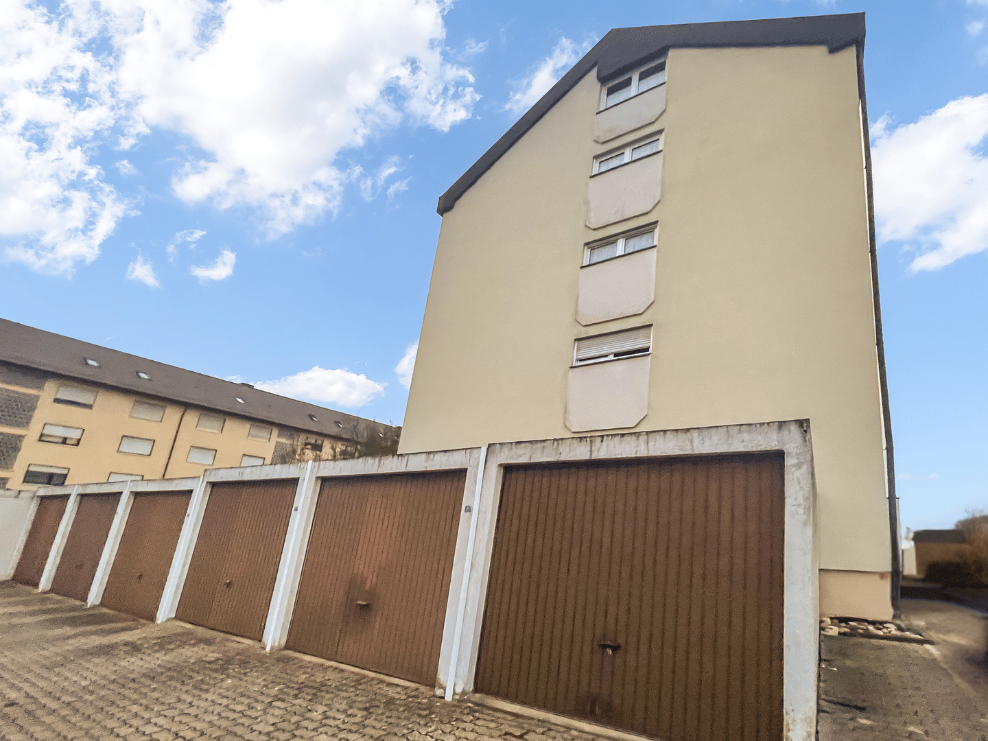 Immobilie in Gochsheim - Hochwertige 4,5-Zimmer-Maisonette Wohnung mit Balkon & Garage in ruhiger Lage von Gochsheim bei Schweinfurt - Bild 2