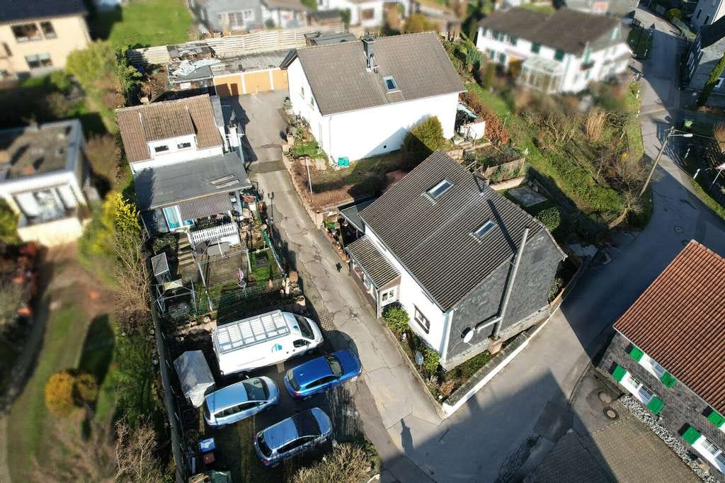 Immobilie in Burscheid - Vermietetes Gebäudeensemble mit 5 Wohneinheiten und 4 Garagen in idyllischer Randlage von Burscheid - Bild 3