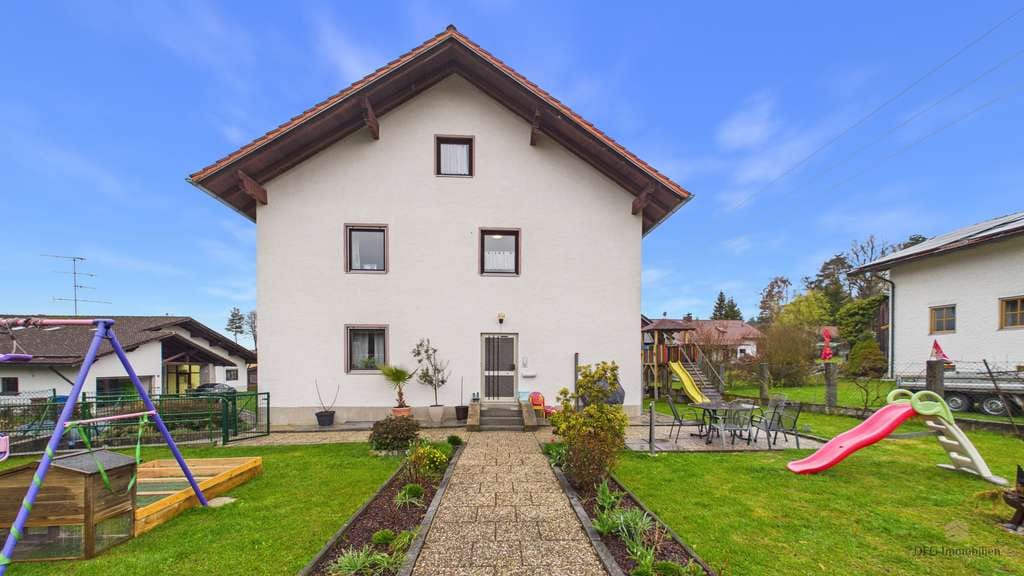 Immobilie in Tittling - Großzügiges Einfamilienhaus mit Potenzial auf traumhaftem Grundstück – auch als Zweifamilienhaus nut - Bild 1