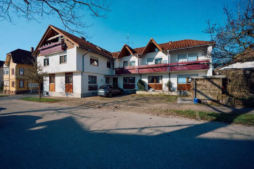 Immobilie in Königsfeld im Schwarzwald - Großzügiges Wohnen auf zwei Ebenen in Königsfeld im Schwarzwald - Bild 0