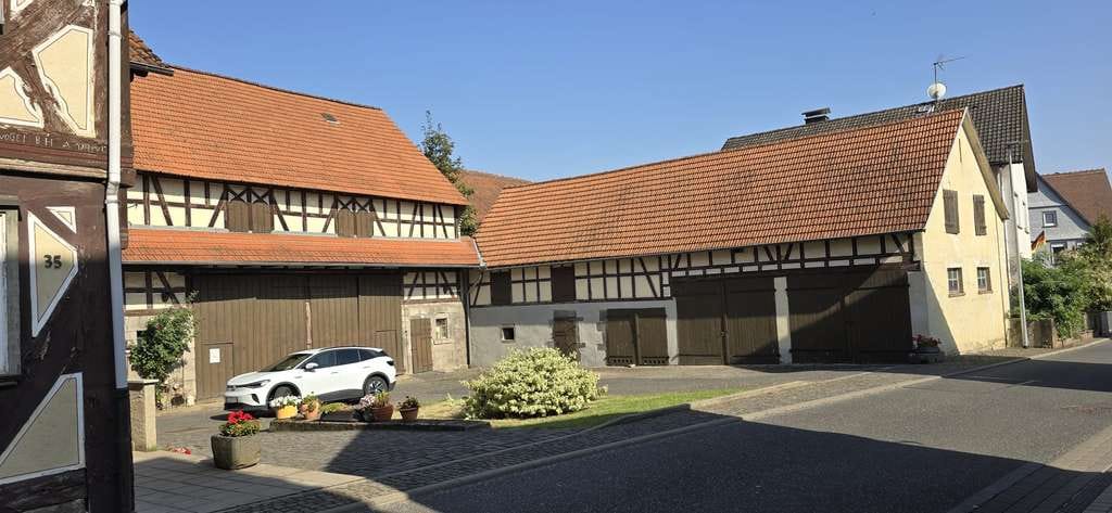 Immobilie in Allendorf (Lumda) - Bauernhaus mit 7 Zimmern und großen Funktionsgebäuden in Allendorf (Lumda) - Bild 1