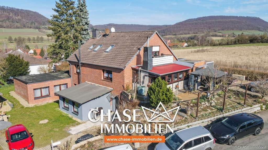 Immobilie in Hessisch Oldendorf - Großzügiges 3-Familienhaus in idyllischer Feldrandlage von Hessisch Oldendorf – OT Rohden! - Bild 0