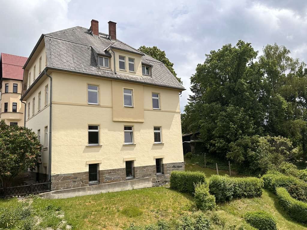 Immobilie in Markneukirchen - historisches Mehrfamilienhaus, zentrumsnah mit großem Grundstück - Bild 1