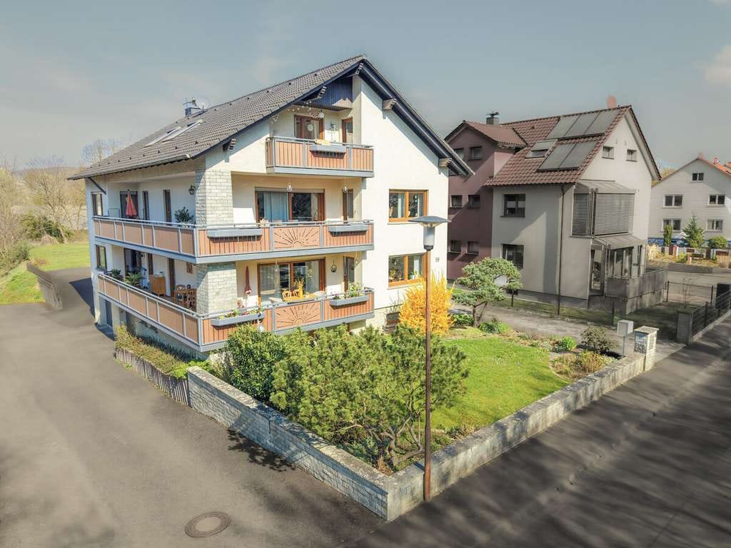 Immobilie in Goldbach - DIETZ: Größer als manches Haus! 4-Zimmer-Erdgeschosswohnung - 3-fach-Verglasung - Pelletsheizung - Bild 1
