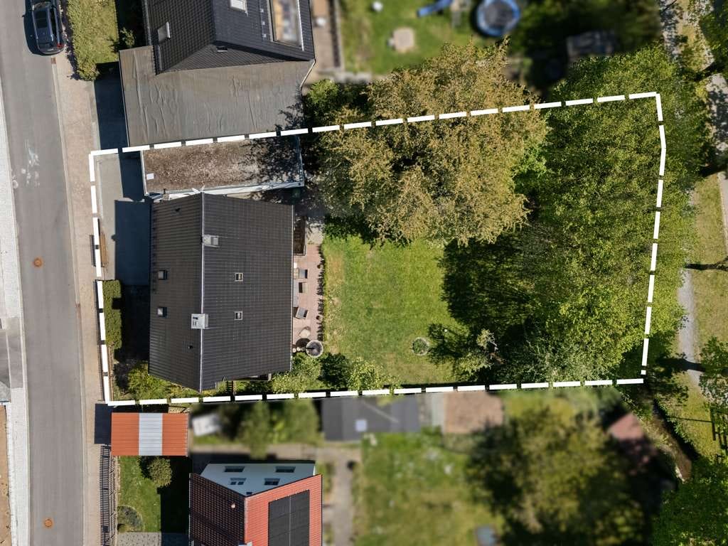 Immobilie in Kemnath - Perfekte Familienlage! Geräumiges Einfamilienhaus mit 6 Zimmern und großem Gartengrundstück - Bild 2