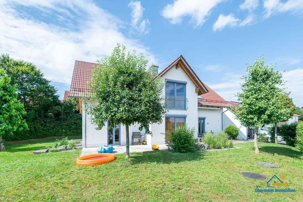 Immobilie in Schierling - Gehobenes Einfamilienhaus mit Doppelgarage: Vielseitige Nutzung in ruhiger Lage VB! - Bild 0