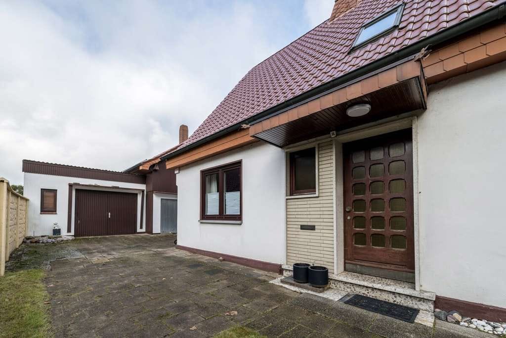 Immobilie in Geestland - Einzigartiges Einfamilienhaus in Debstedt: Geräumiges Wohnen mit zwei Garagen und großem Grundstück - Bild 3