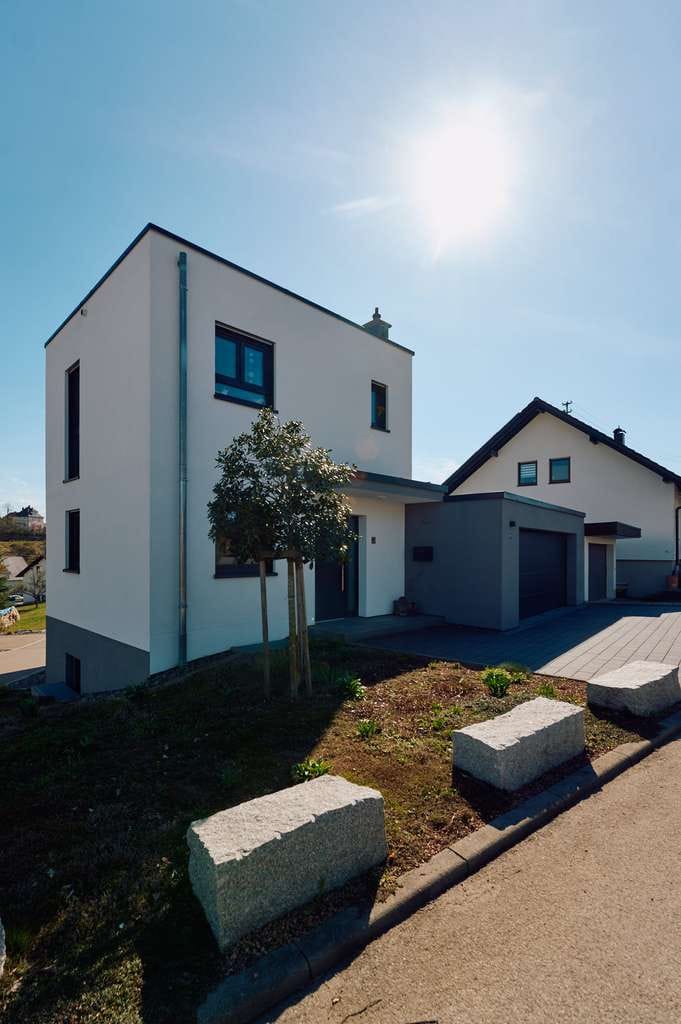 Immobilie in Frittlingen - Moderne Architektur trifft Wohnkomfort: Traumhaus in ruhiger Lage von Frittlingen - Bild 2