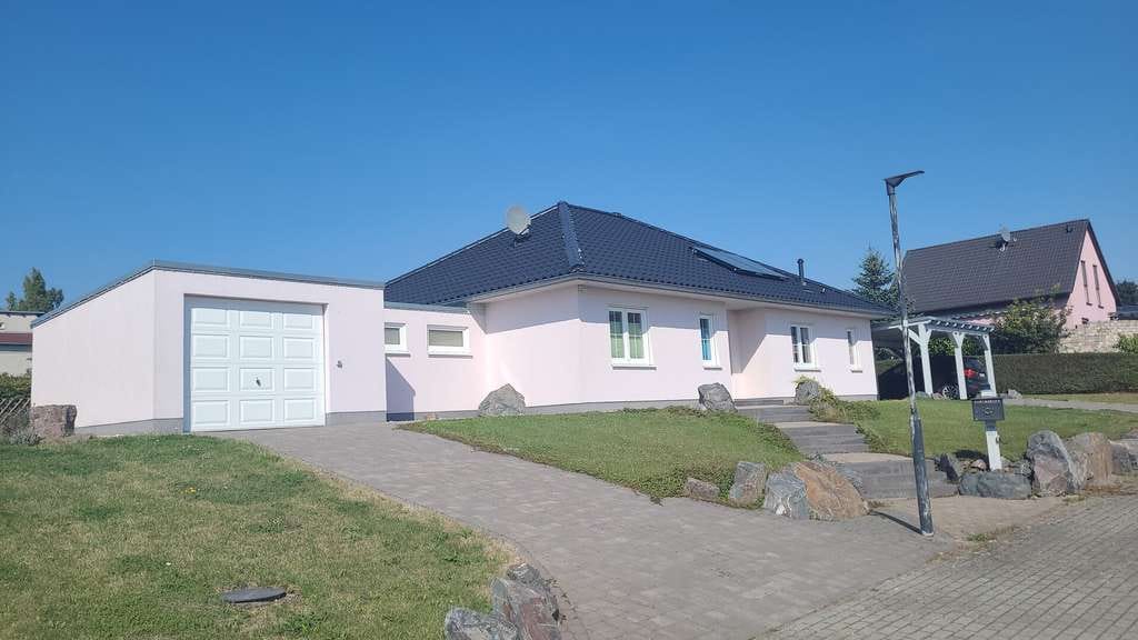 Immobilie in Trebsen/Mulde - Bungalowneubau für die 2. Lebenshälfte mit Grundstück, PV-Anlage+Wallbox, 3Km von Grimma entfernt - Bild 1