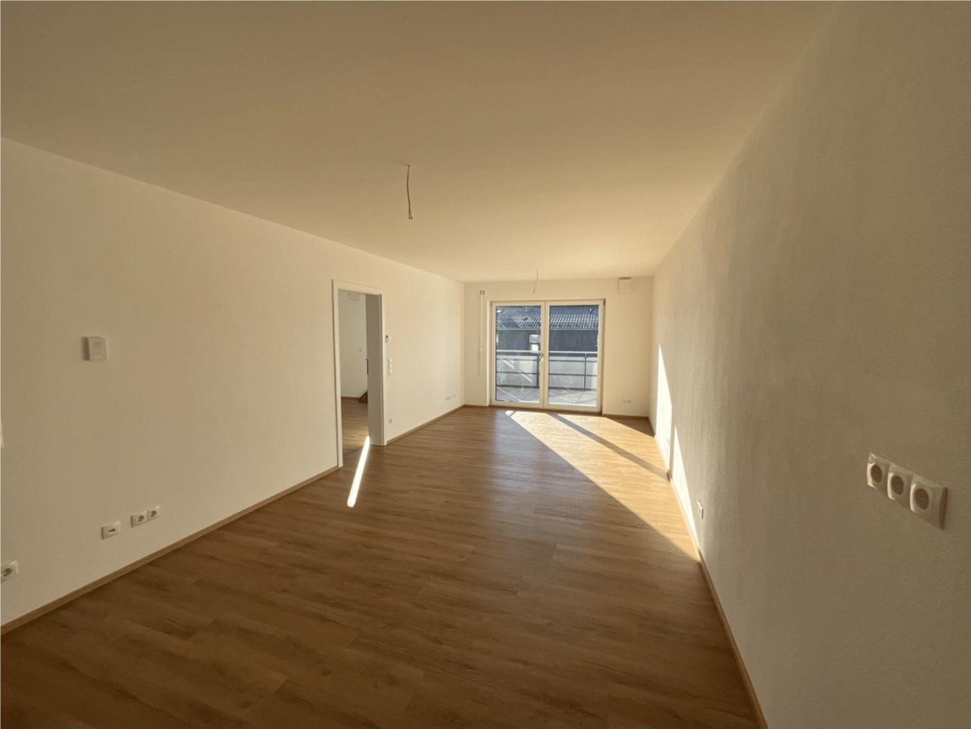 Immobilie in Ergoldsbach - 2-Zimmer-ETW mit Balkon,Aufzug,Tiefgarage,KfW40+,provfrei - Bild 3