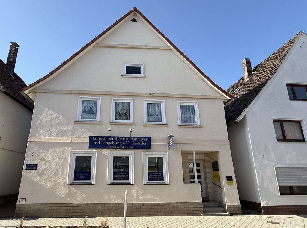 Immobilie in Gehrden - Teilsaniertes Fachwerk-Stadthaus mit historischen Hintergrund -  im Geschäftszentrum von Gehrden! - Bild 0