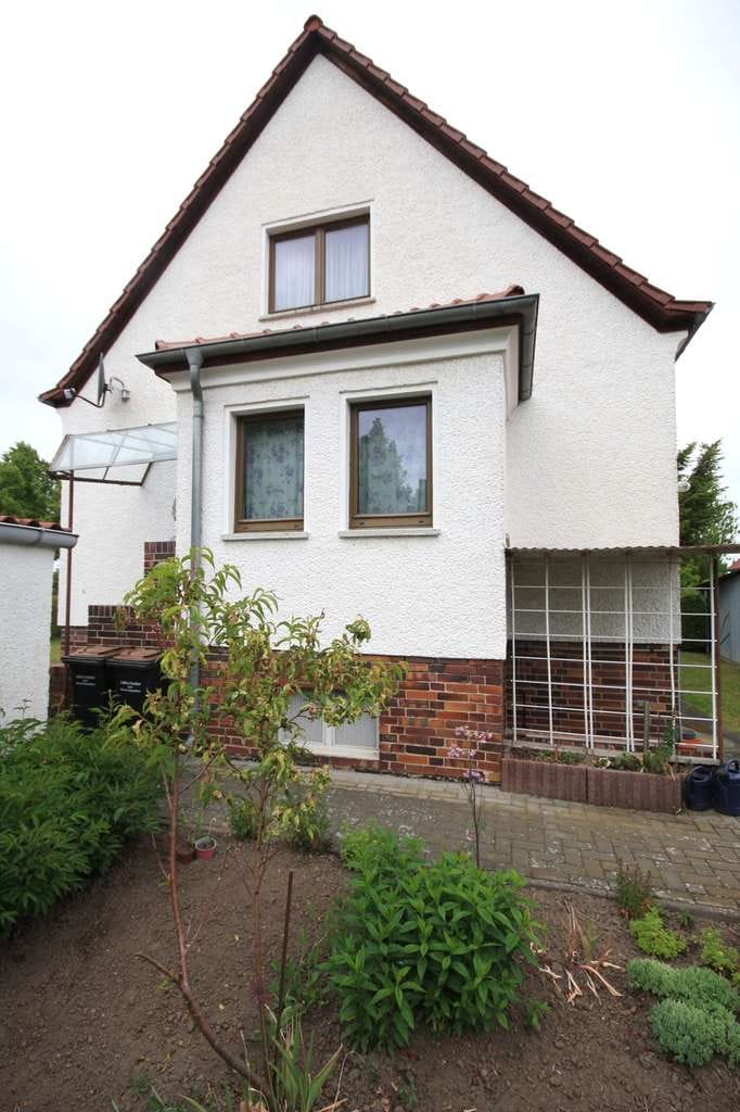 Immobilie in Wustermark - Interessantes Einfamilienhaus mit Gästehaus und Garagen in gefragter Lage in Wustermark - Bild 3