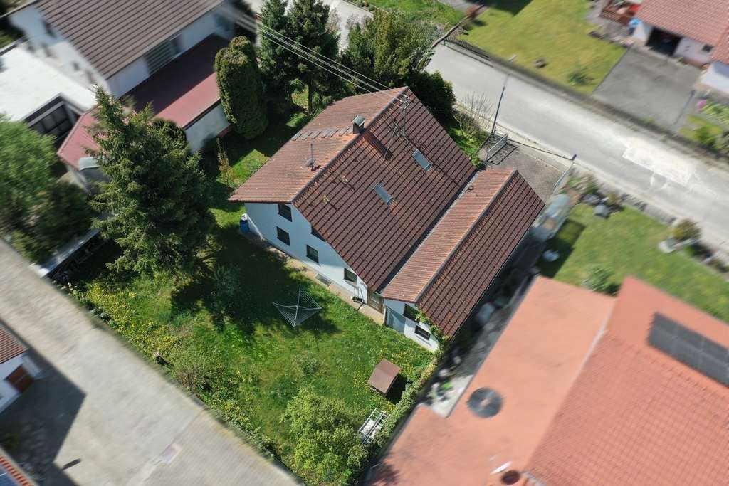 Immobilie in Binswangen - Attraktives Einfamilienhaus mit Garten u. Garage nahe Wertingen! Ideal für Augsburg Pendler! - Bild 3