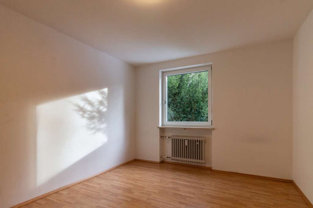 Immobilie in Vaterstetten - Vaterstetten/Baldham: 3 ½-Zimmer-Eigentumswohnung mit Balkon, Gartenanteil und Garage - Bild 3