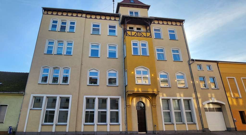 Immobilie in Nauen - Helle 4-Zi-Wohnung, 123-150 qm, Südterrasse, Wohnküche, Stellplatz, zentral, bezugsfrei saniert - Bild 2