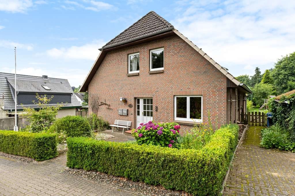 Immobilie in Buchholz in der Nordheide - Ihr neues Zuhause in familienfreundlicher Lage – mit zusätzlichem Mietertrag - Bild 0
