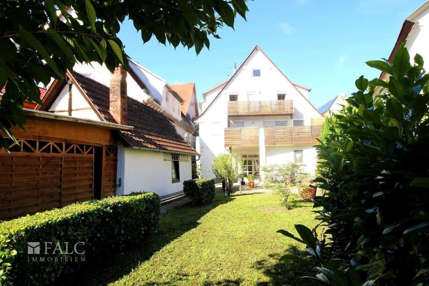 Immobilie in Metzingen - Mehrfamilienhaus plus Gewerbeeinheit - Bild 1