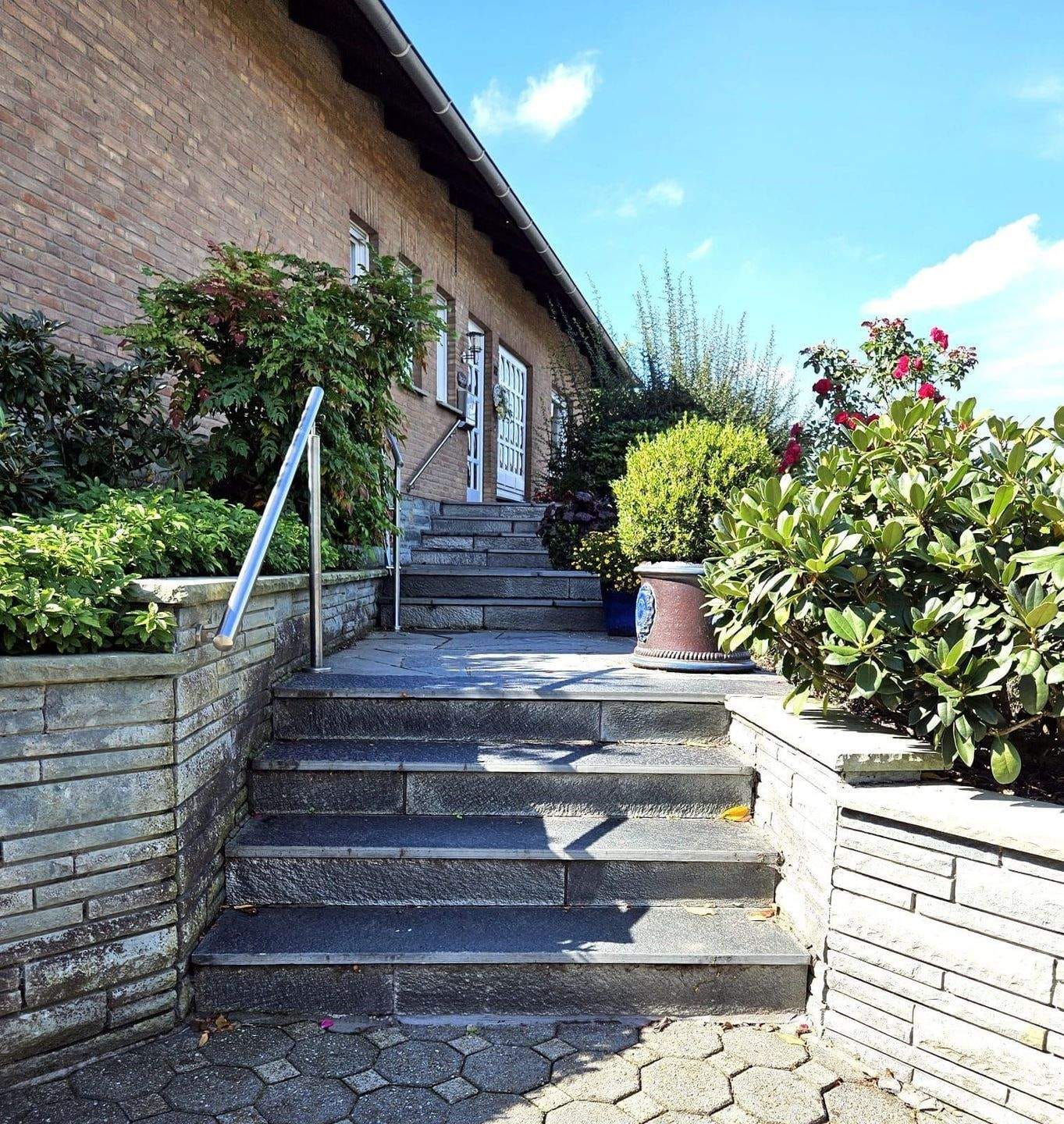 Immobilie in Bad Iburg - Winkelbungalow mit 3 Wohneinheiten & PV in ruhiger Lage von Bad Iburg - Bild 2