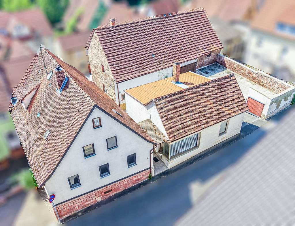 Immobilie in Karlstadt - Viel Platz für Ihre Ideen – EFH mit Nebenhaus, Scheune und Ladenlokal in Karlstadt-Gambach z.vk. - Bild 0
