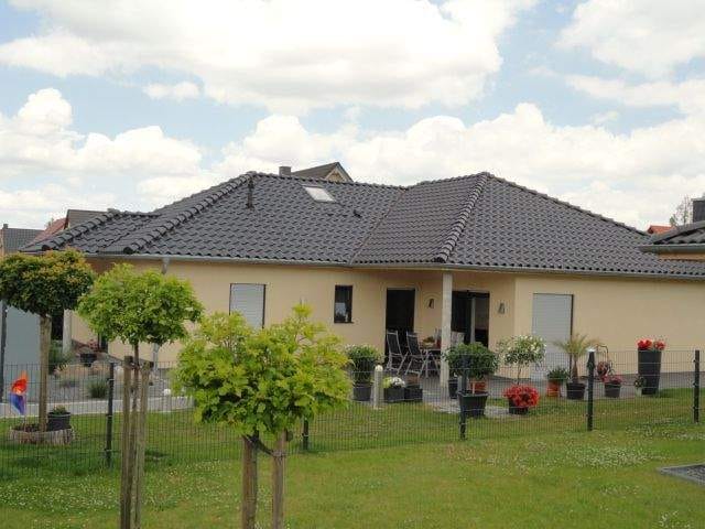 Immobilie in Mücheln (Geiseltal) - altersgerechter Bungalow für die 2. Lebenshälfte in Seenähe, mit PV-Anlage+Wallbox - Bild 2
