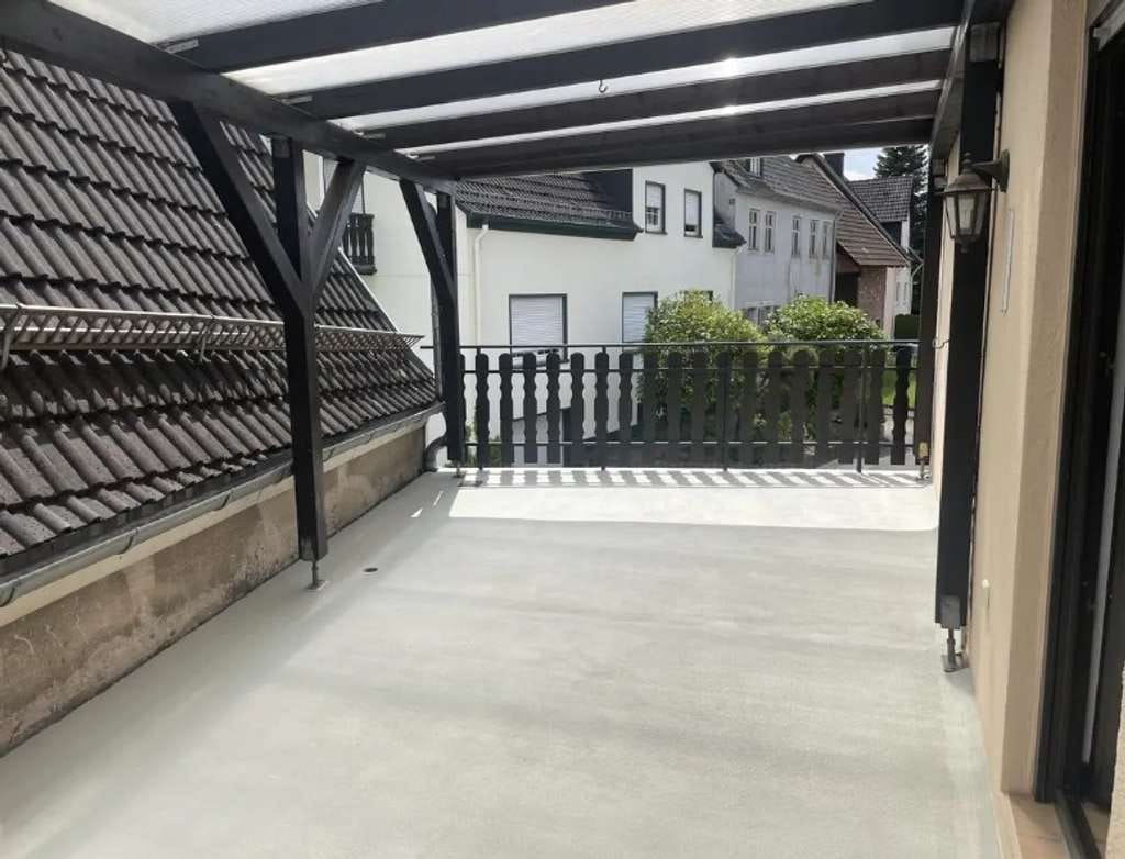 Immobilie in Münchweiler an der Rodalb - Saniertes Einfamilienhaus wärmegedämmt mit großer Dachterrasse, Garage und PV-Anlage - Bild 2