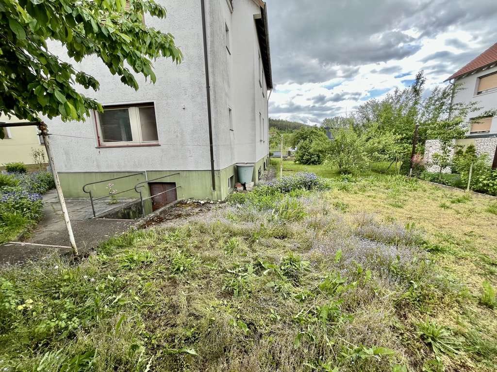Immobilie in Igersheim - Wohnhaus in zentraler Lage mit großen Grundstück und Doppelgarage - Bild 4