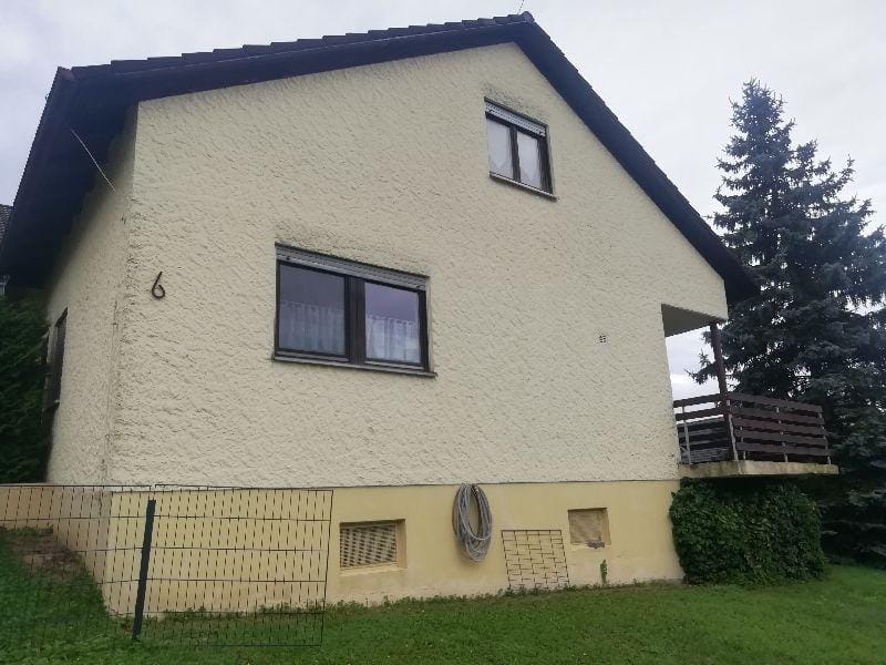 Immobilie in Buttenheim - Hier ist Platz für 2 Familien - MFH mit großem Grundstück direkt in Buttenheim! - Bild 0