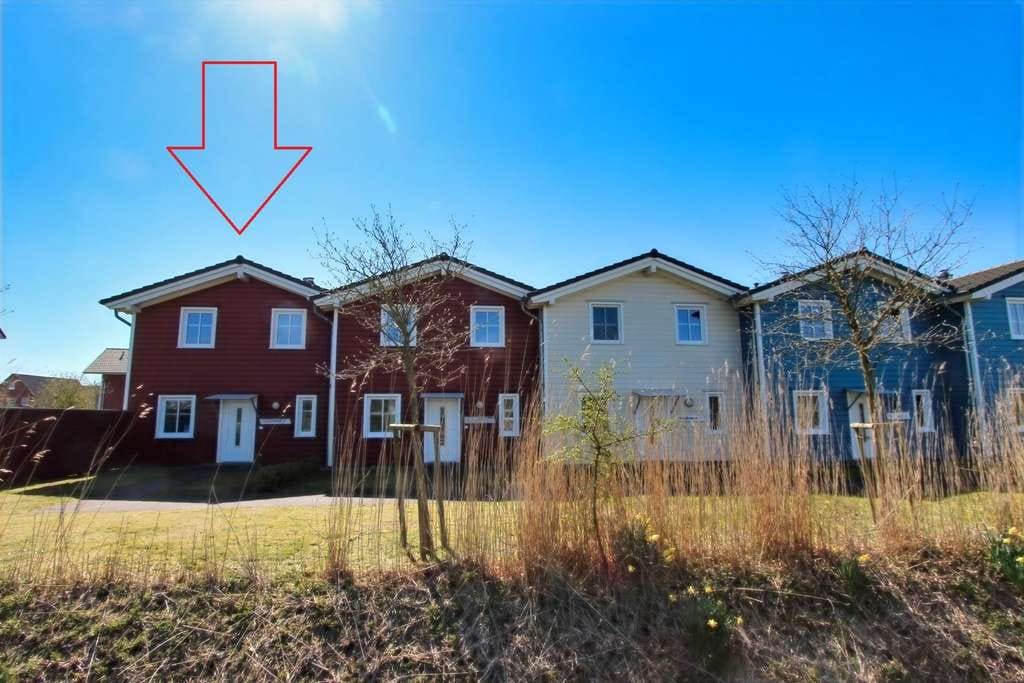 Immobilie in Dagebüll - Charmantes Ferienhaus/Reihenhausendscheibe in attraktiver Lage nahe des Nordseedeiches - Bild 1
