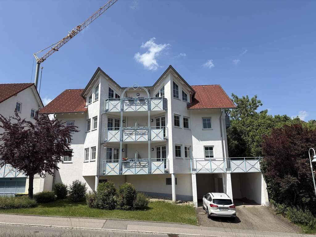 Immobilie in Donaueschingen - 4-Zi.-Dachgeschosswohnung mit zwei Balkonen und einem Tiefgaragenstellplatz - Bild 1