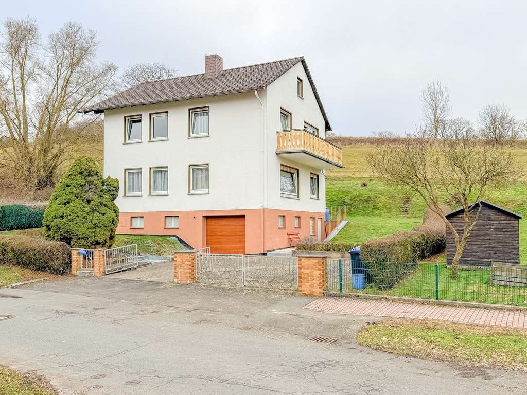 Immobilie in Waldkappel - Viel Platz, großes Grundstück und Alleinlage – Einfamilienhaus in Waldkappel-Friemen - Bild 0