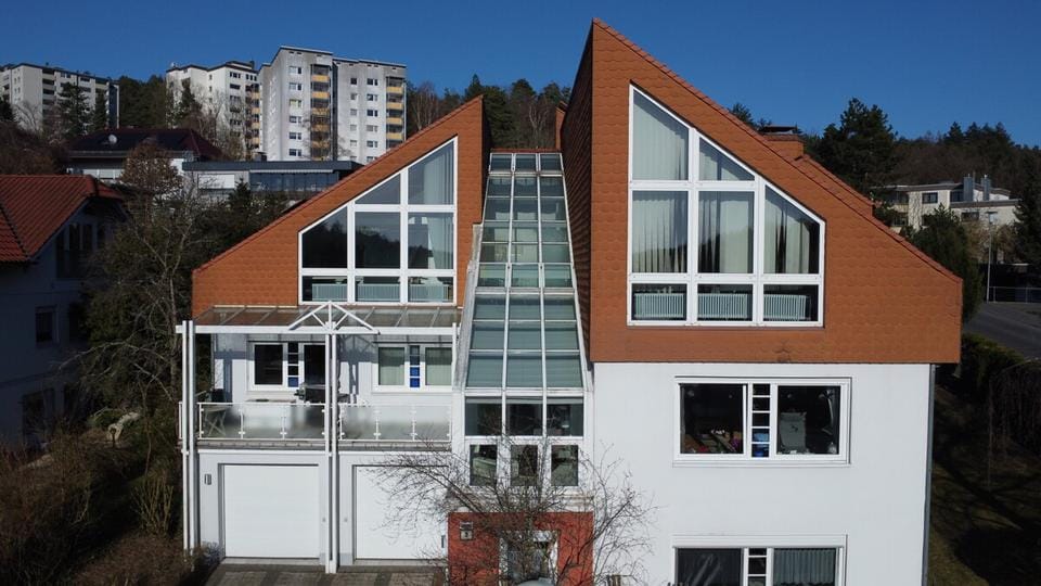 Immobilie in Marburg - Besondere Architektur trifft Großzügigkeit – Einfamilienhaus mit Einliegerwohnung & Entwicklungspotenzial - Bild 0