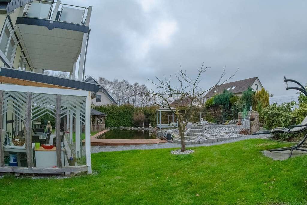 Immobilie in Lemgo - Grünes Paradies-Mehrfamilienhaus mit traumhafter Gartenlandschaft - Bild 2