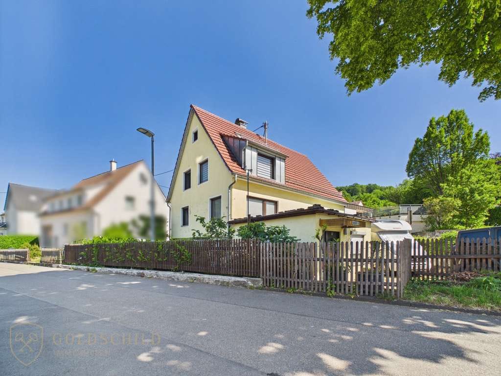 Immobilie in Lenningen - Platz für die ganze Familie – Charmantes Zuhause mit Einliegerwohnung und Garten - Bild 0