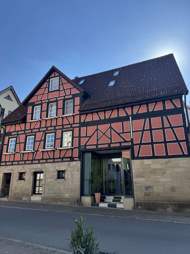 Immobilie in Waldenbuch - Individuelles Wohnhaus mit separater Gewerbeeinheit * Provisionsfrei * - Bild 0