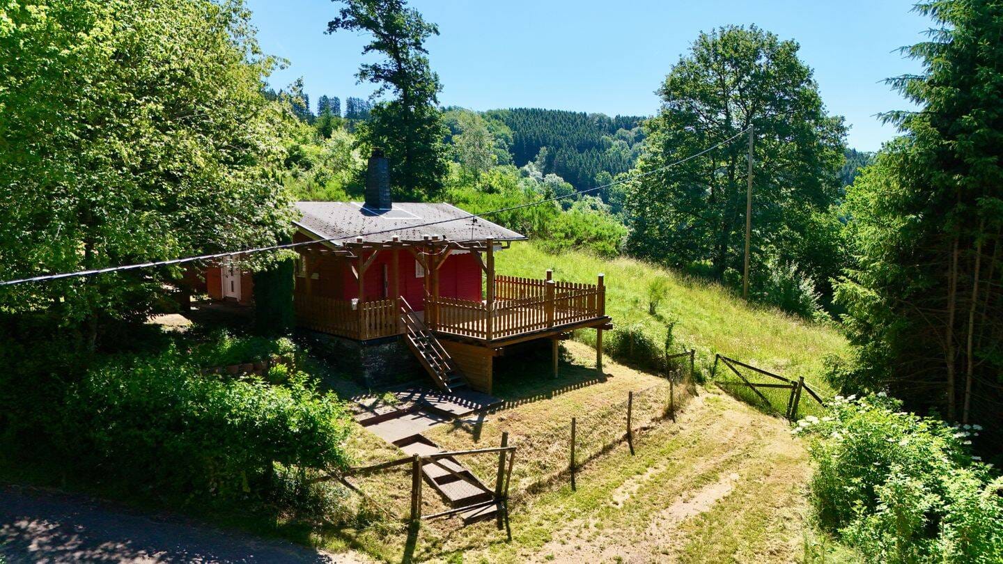 Immobilie in Seffern - Seltenes Juwel, in einmaliger Alleinlage mitten im Wald, autarkes Einfamilienhaus mit Nebengebäuden und ein gemütliches Holzhaus auf großem Grundstück - Bild 3