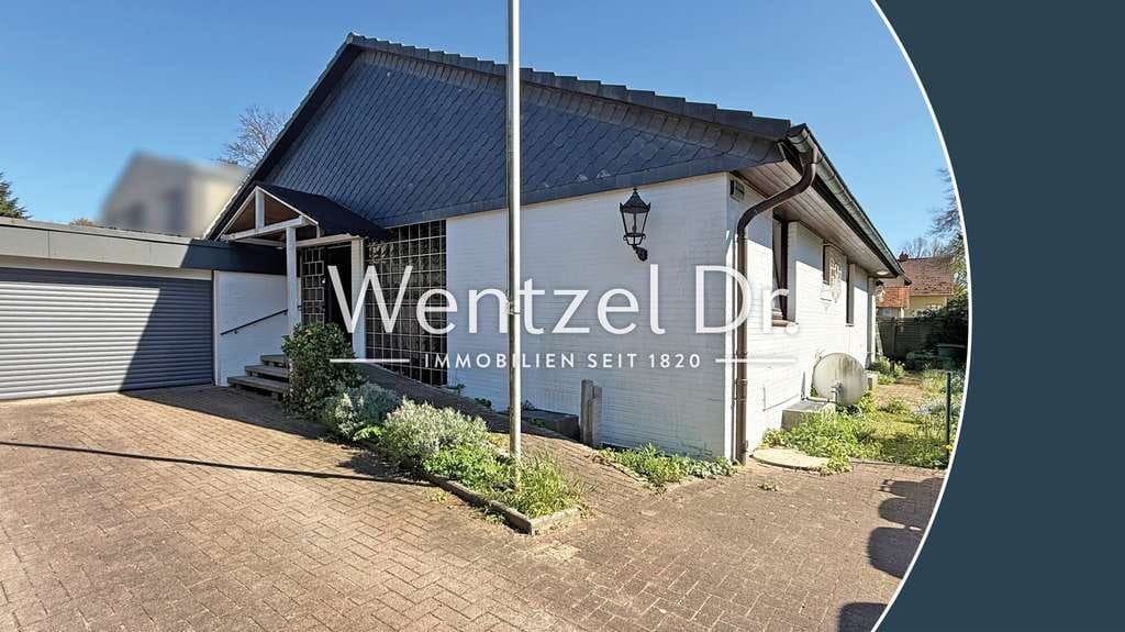Immobilie in Ahrensburg - Einfamilienhaus mit besonderem Wohncharakter in fußläufiger Zentrumslage – Wentzel Dr. - Bild 0