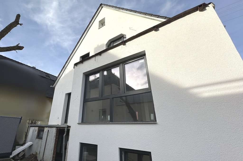 Immobilie in Schwaikheim - Hochwertig saniertes Dreifamilienhaus in Schwaikheim - kurz vor Fertigstellung! - Bild 2