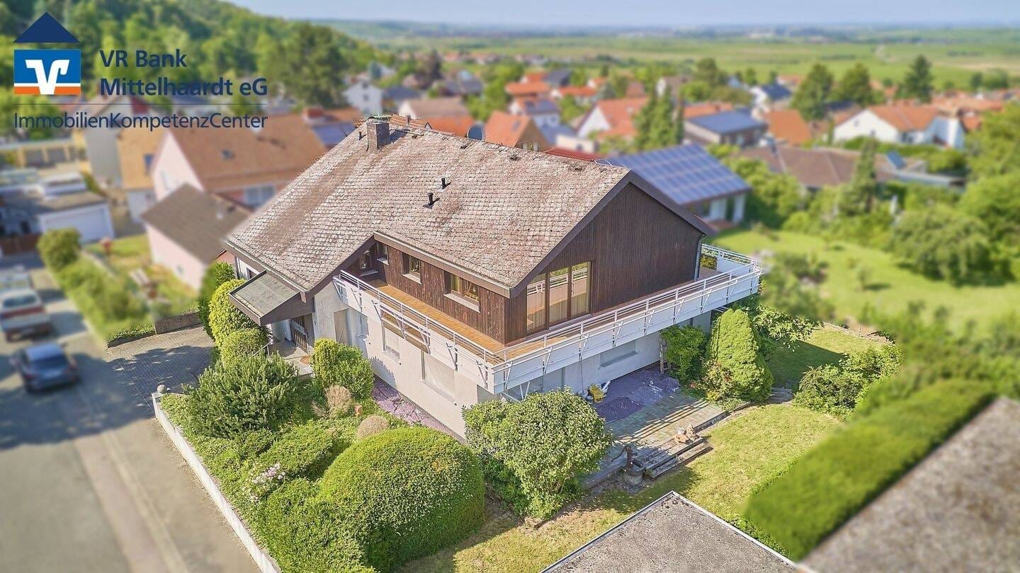 Immobilie in Weisenheim am Berg - Zweifamilienhaus mit Souterrain in bevorzugter Wohnlage von Weisenheim am Berg! - Bild 0