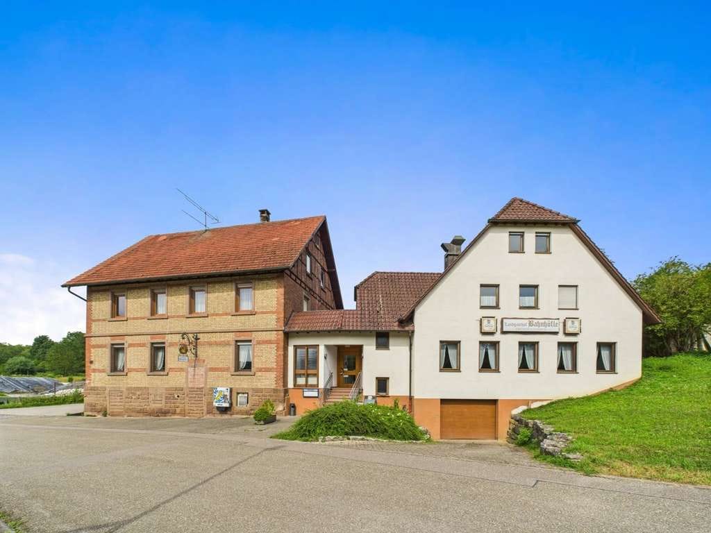 Immobilie in Ölbronn-Dürrn - TOP Potential: Pension + Gastro + Wohnhaus  + Scheune auf 11.800 qm | Ölbronn - Bild 0