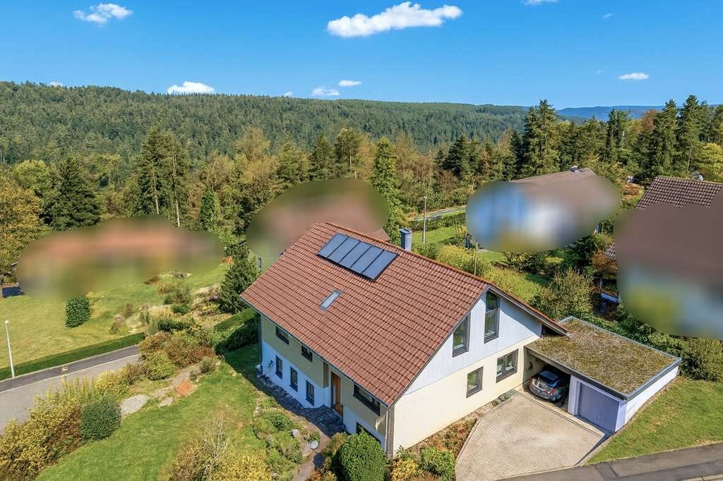 Immobilie in Unterreichenbach - Großzügiges Wohntalent mit maximaler Flexibilität in begehrter Aussichtslage - Bild 0