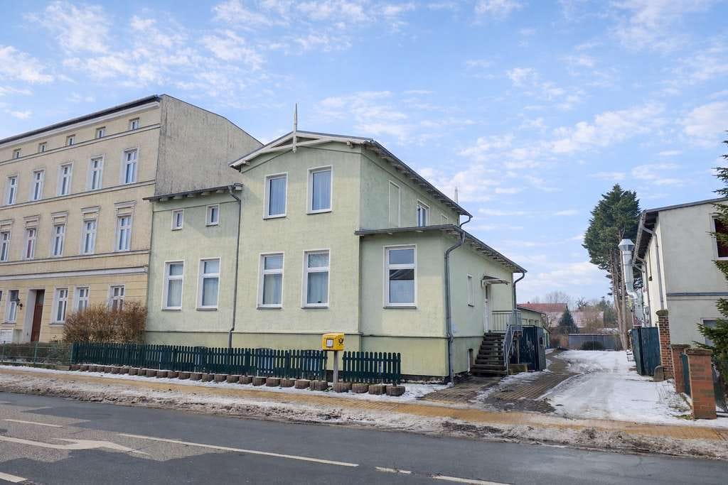 Immobilie in Güstrow - Voll vermietetes Mehrfamilienhaus mit 2 Garagen in Güstrow - Bild 0